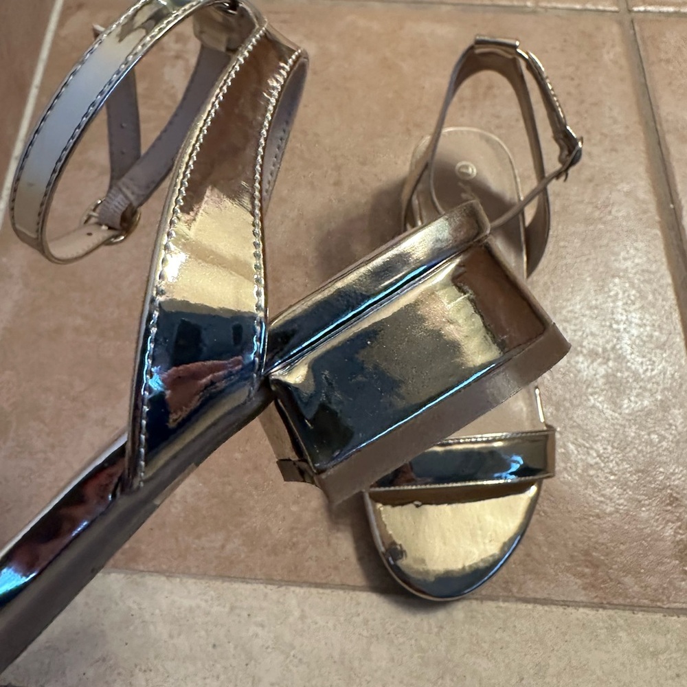 Gold sandals - Picture 3 of 4